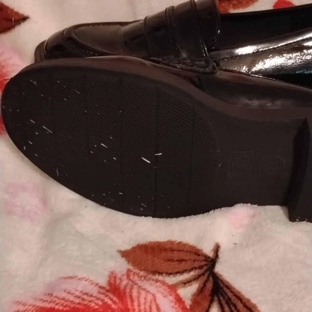 Girls shoes